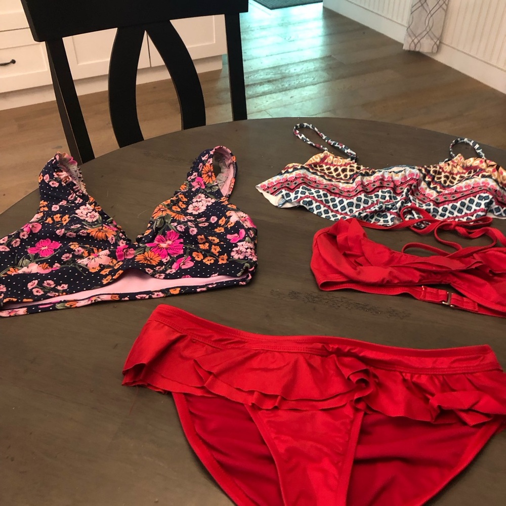 Bundle Bikini 3 Tops and a bottom Medium. Floral and Red Bikini Set